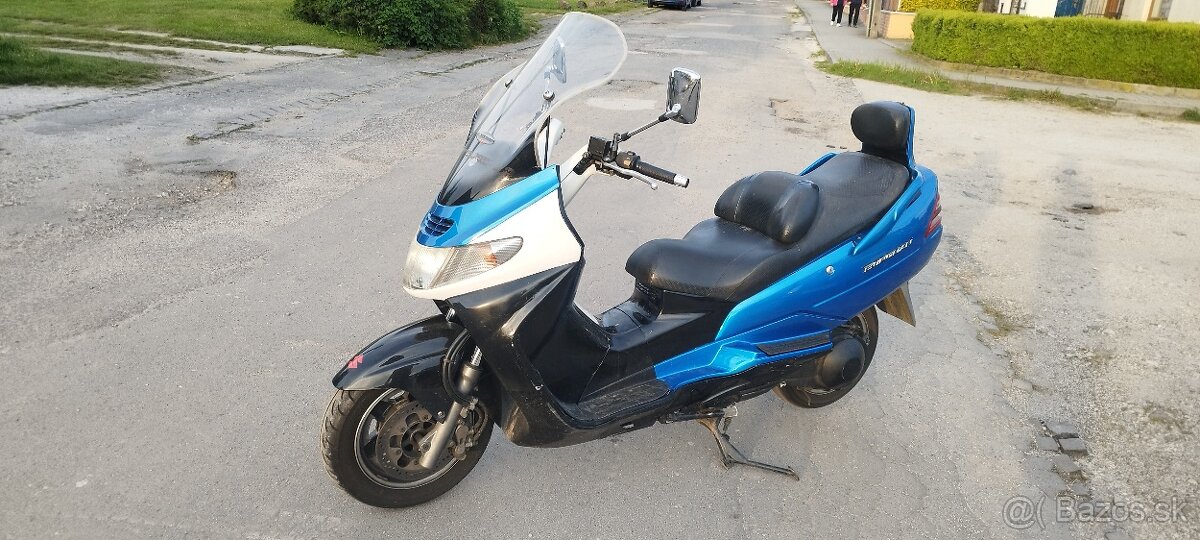 Suzuki burgman an 400