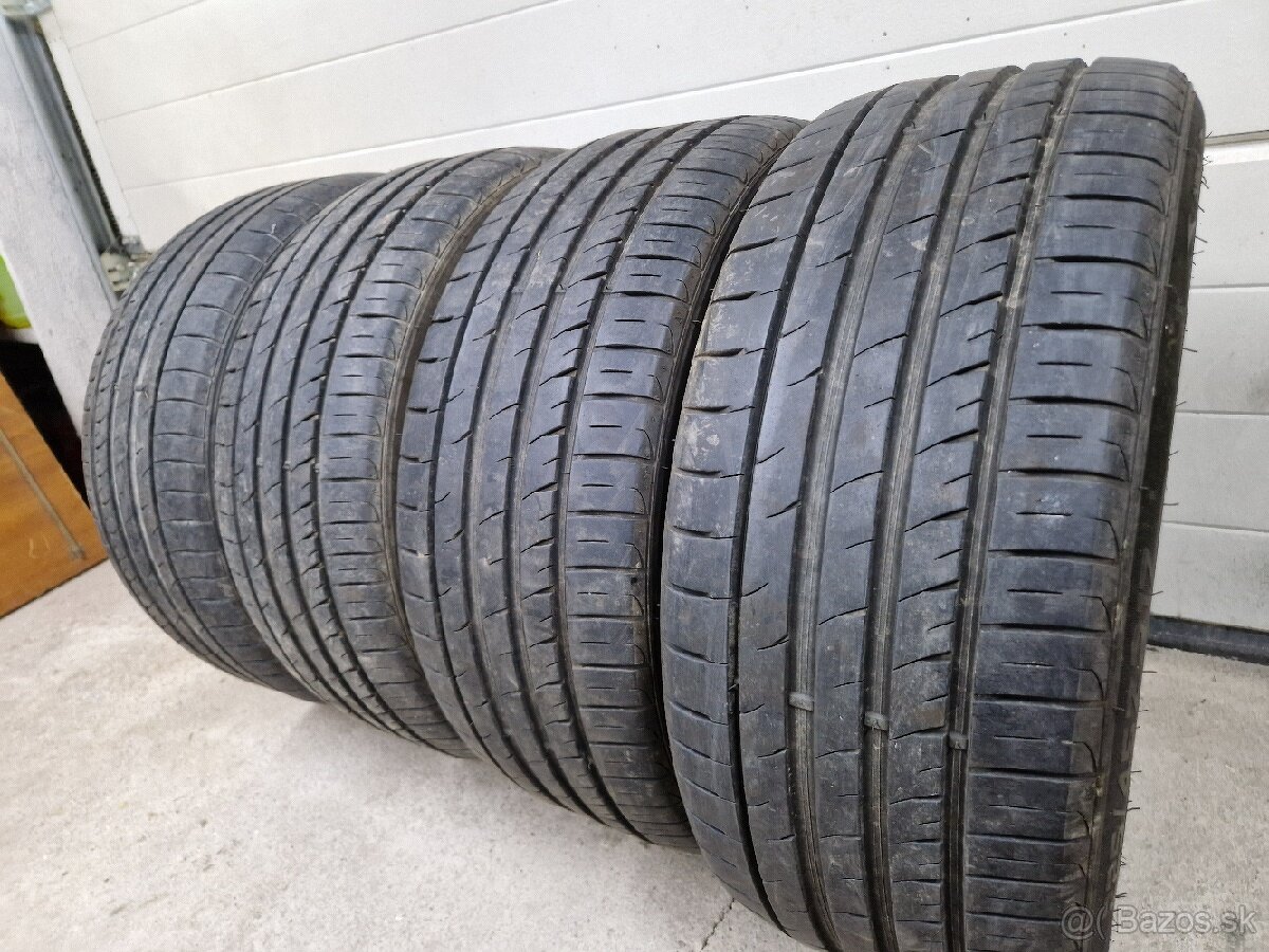 225/40 r17
