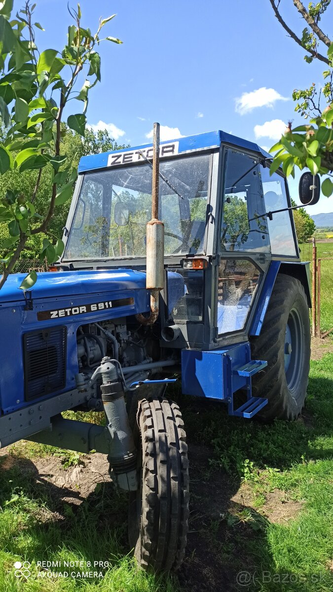 Traktor Zetor 6911