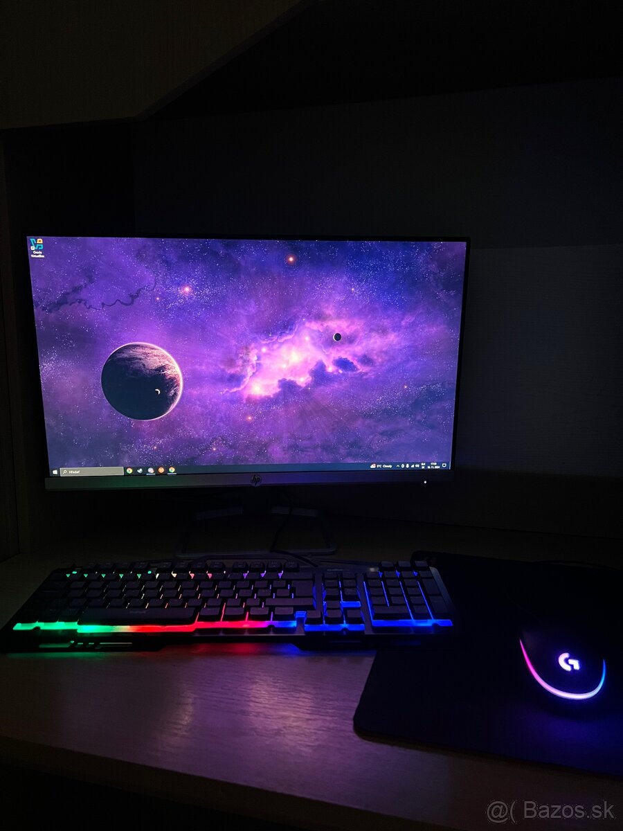 Kompletný počítač, myš, klávesnica, monitor, podložka