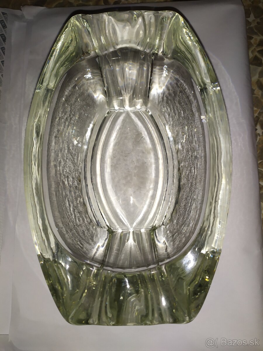 Popolnik z hrubeho skla