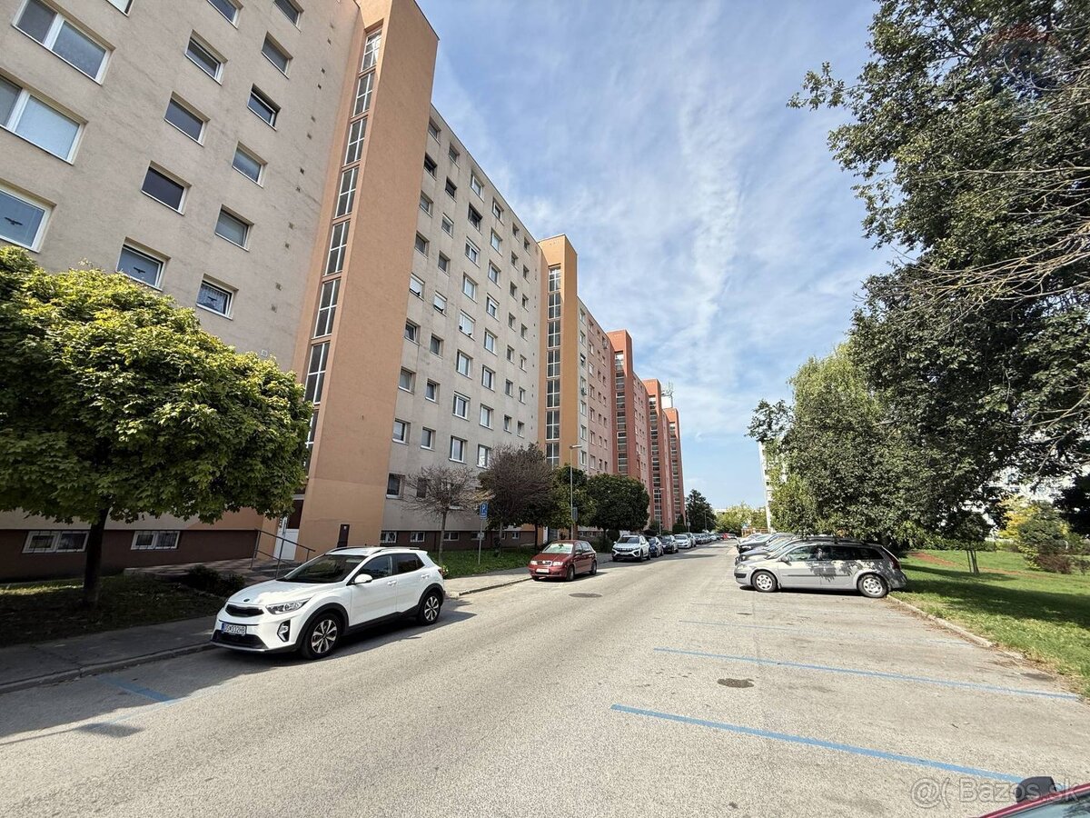 PRENÁJOM: 4IZBOVÝ BYT, DUNAJSKÁ STREDA - NÁM. SNP