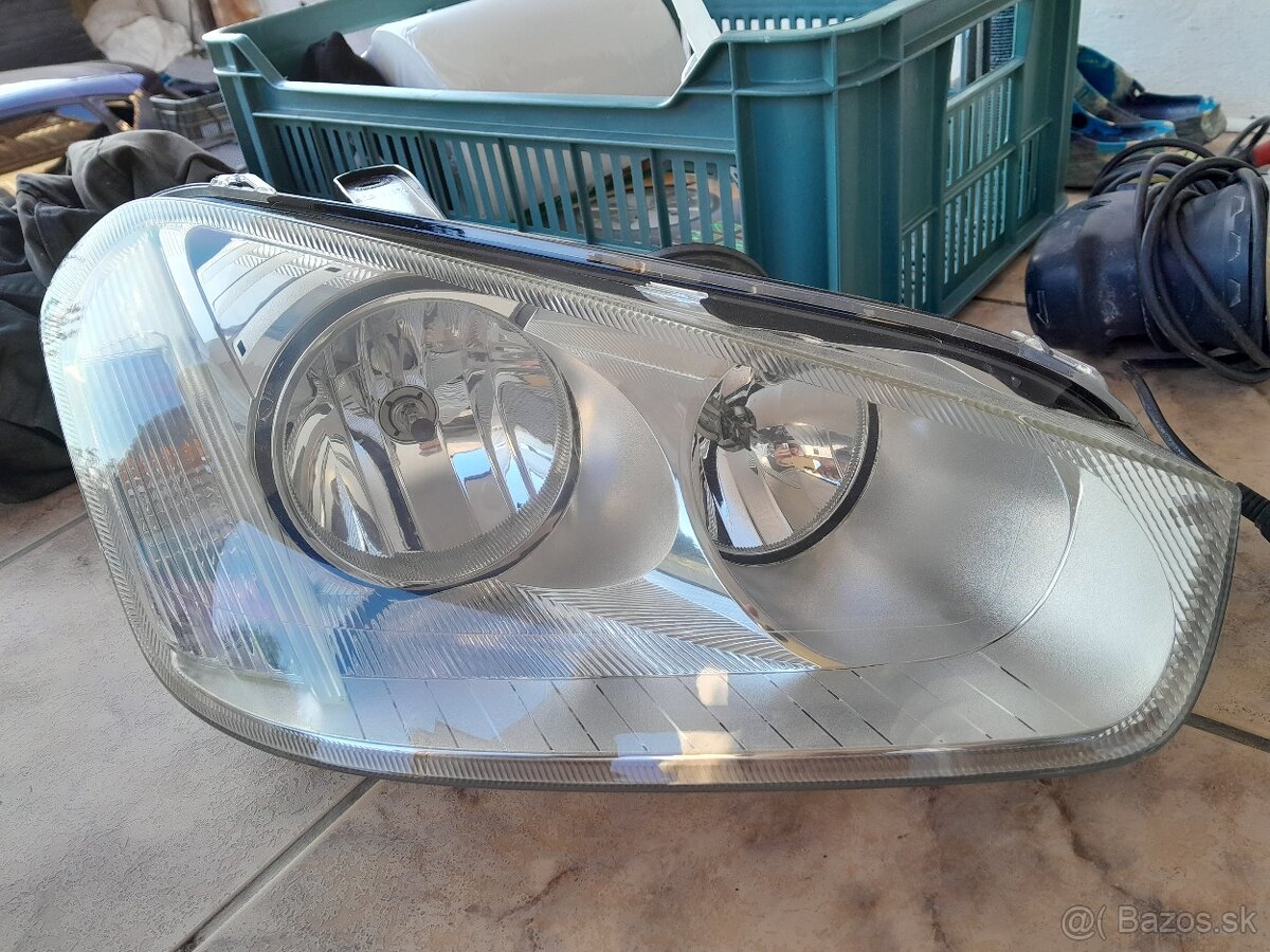 Svetlo Ford Focus C-max