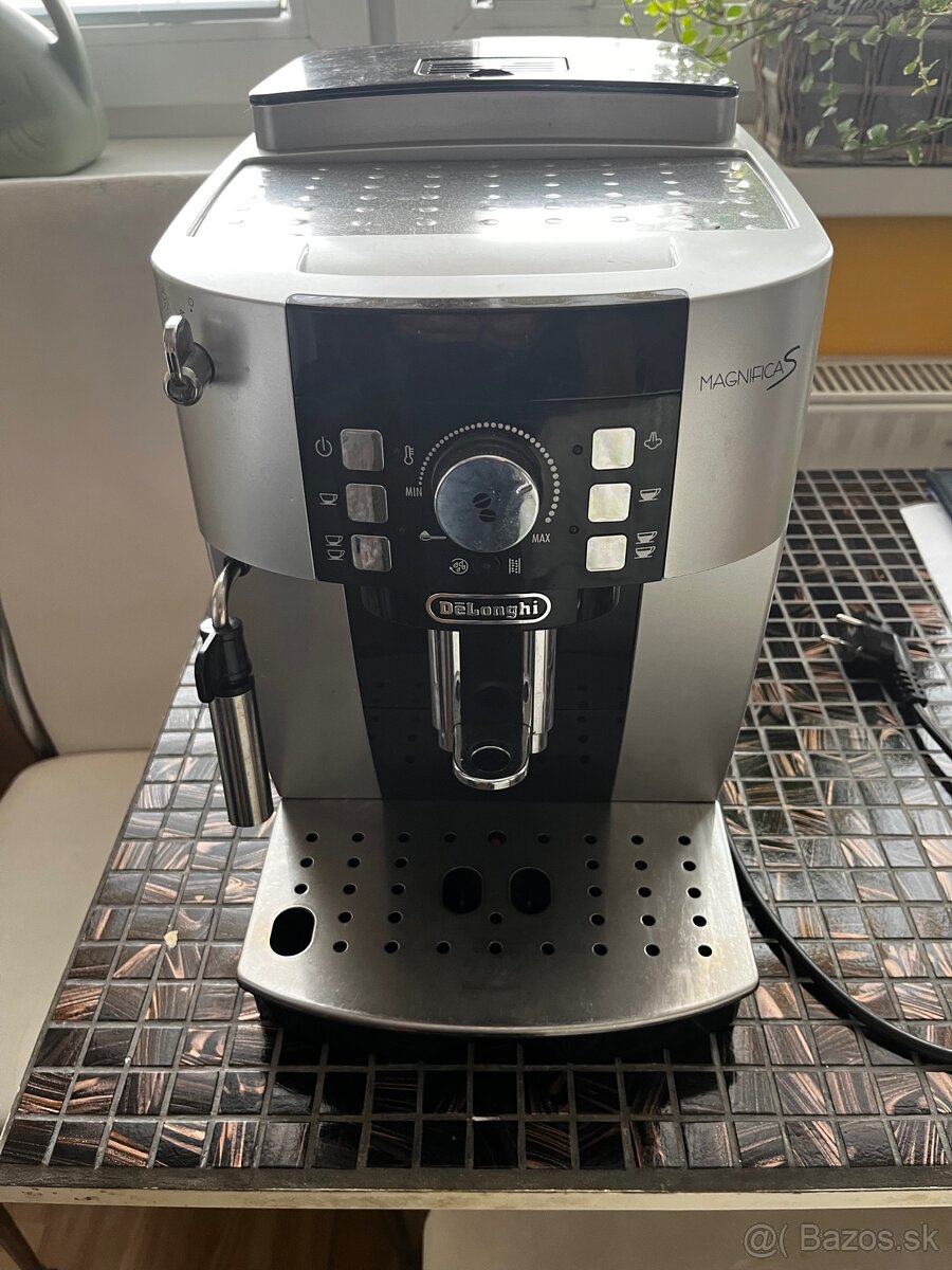 Kavovar delonghi