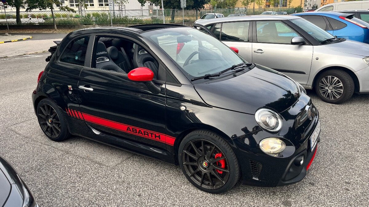 ABARTH CABRIO FIAT 500 výkon 121kw Manuál v koži