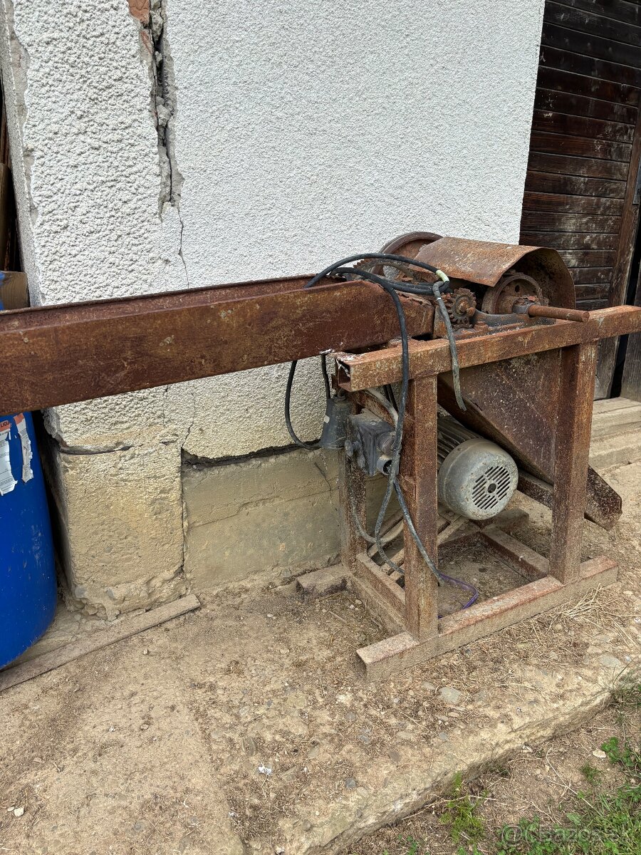 Sečkáreň s elektromotorom