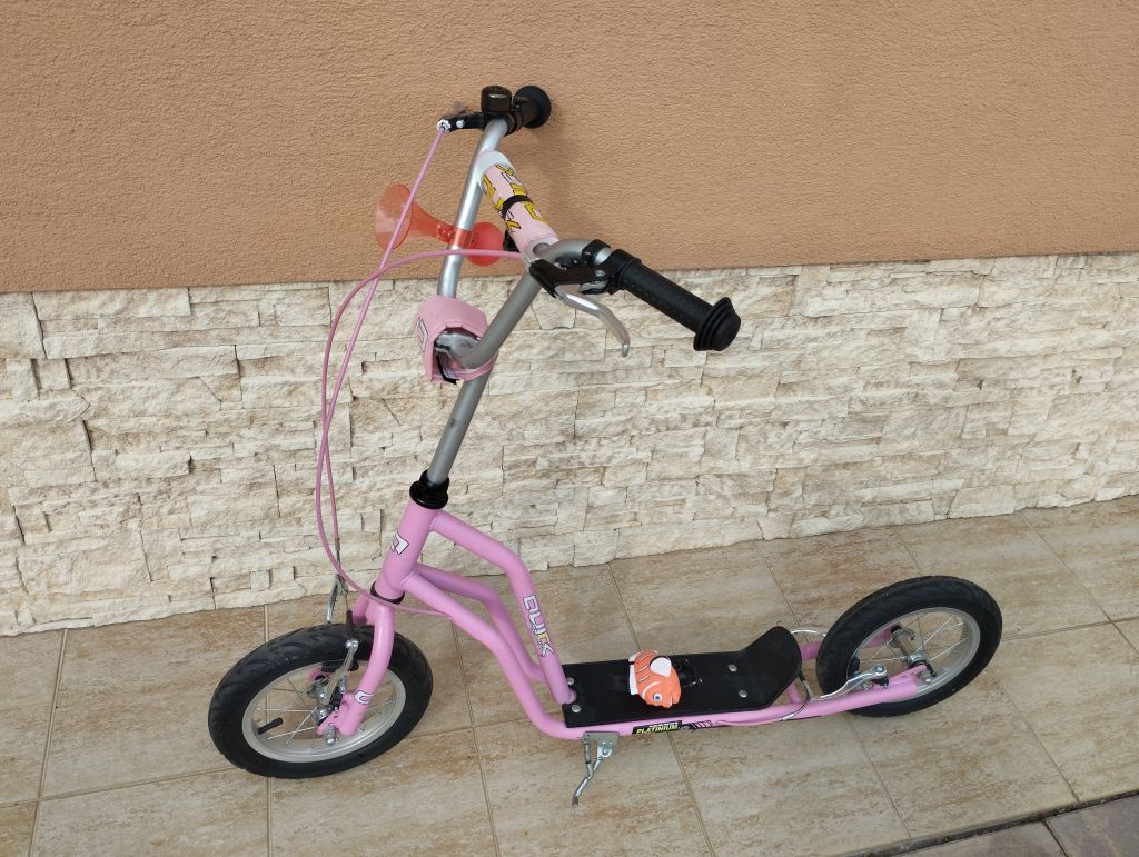 detská kolobežka s nafukovacími kolesami