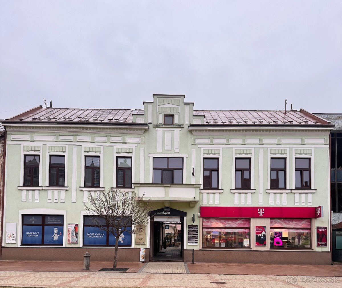 Michalovce Budova Námestie Osloboditeľov