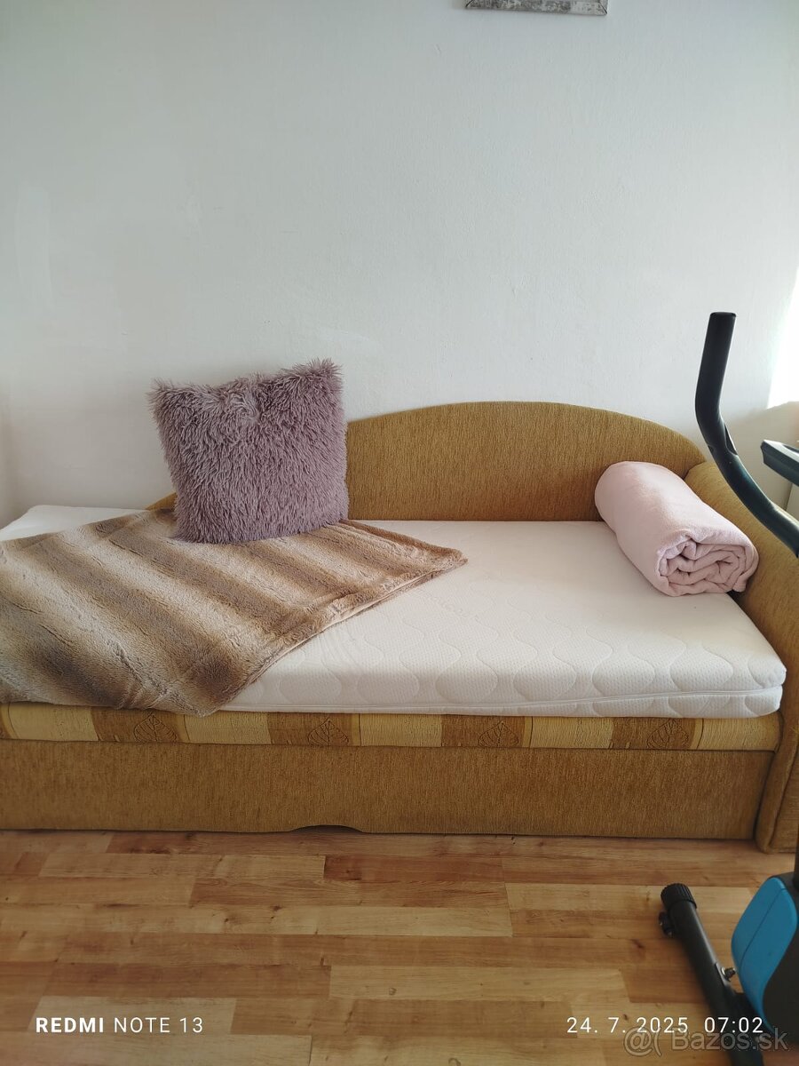 Posteľ