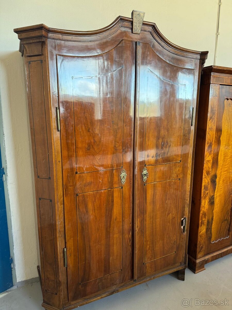 Predám starožitné skrine neskorý Biedermeier 200€ kus