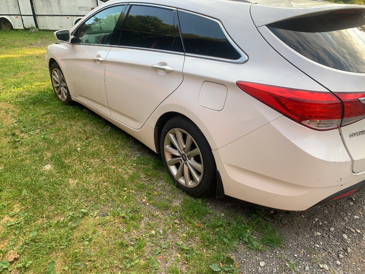 Hyundai i40 na náhradné diely