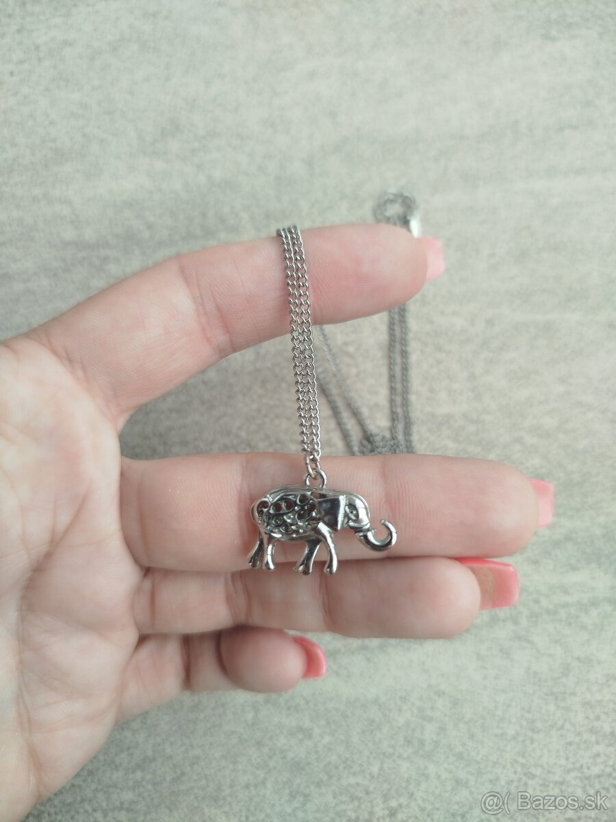 Náhrdelník s príveskom slona