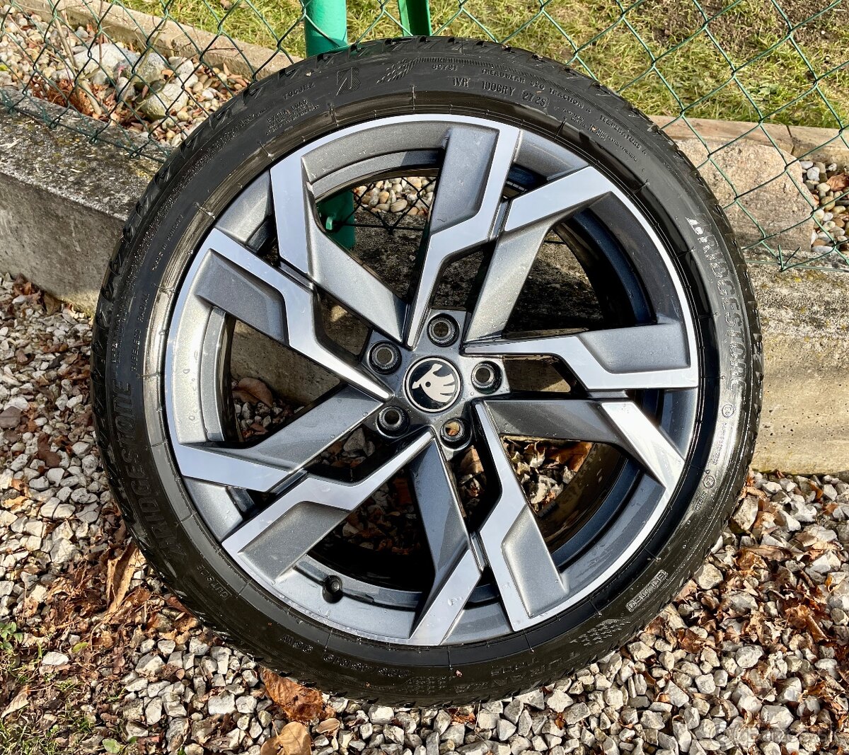 5x112 R19 Škoda karoq 225/45 19 Bridgestone