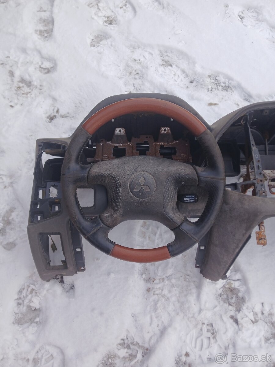 Mitsubishi Pajero III - prístrojovka