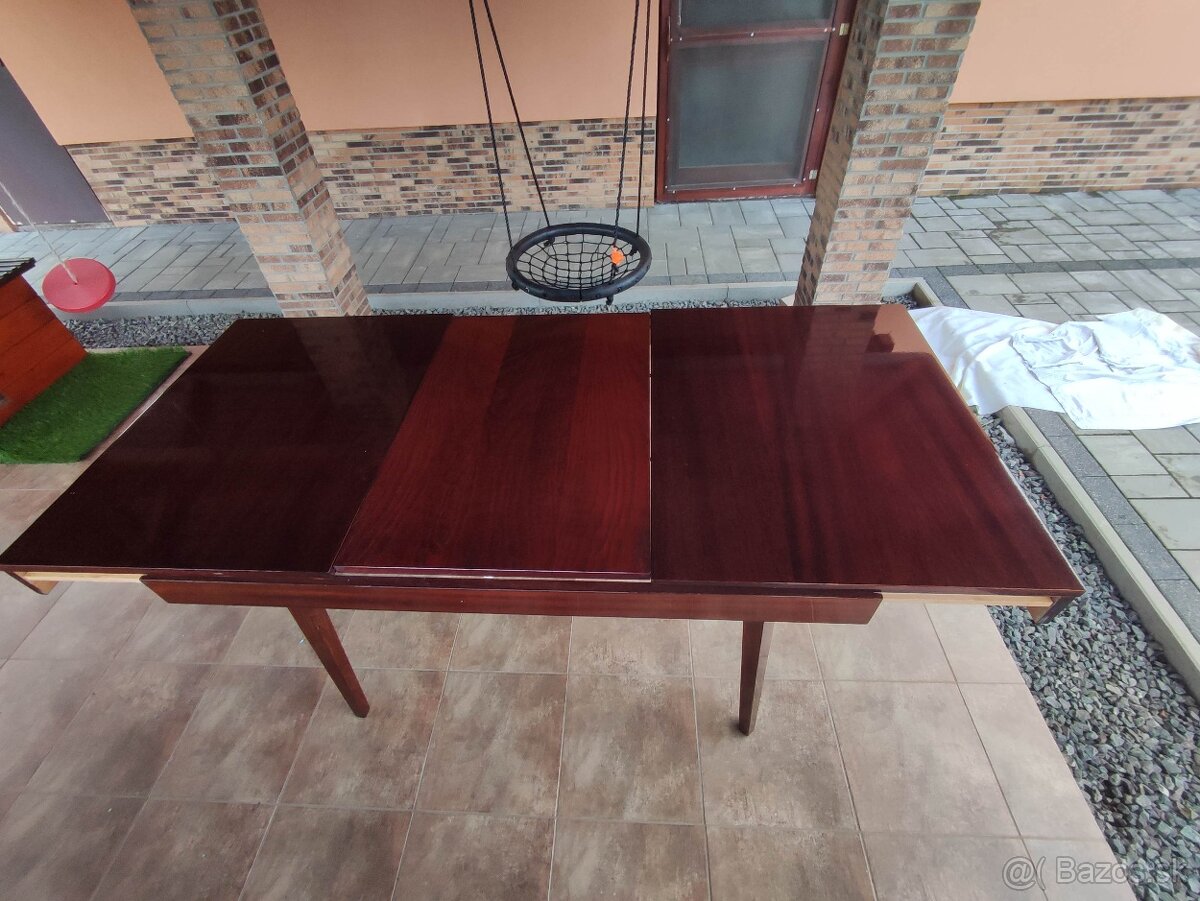 Rozkladací stôl a 4 stoličky retro