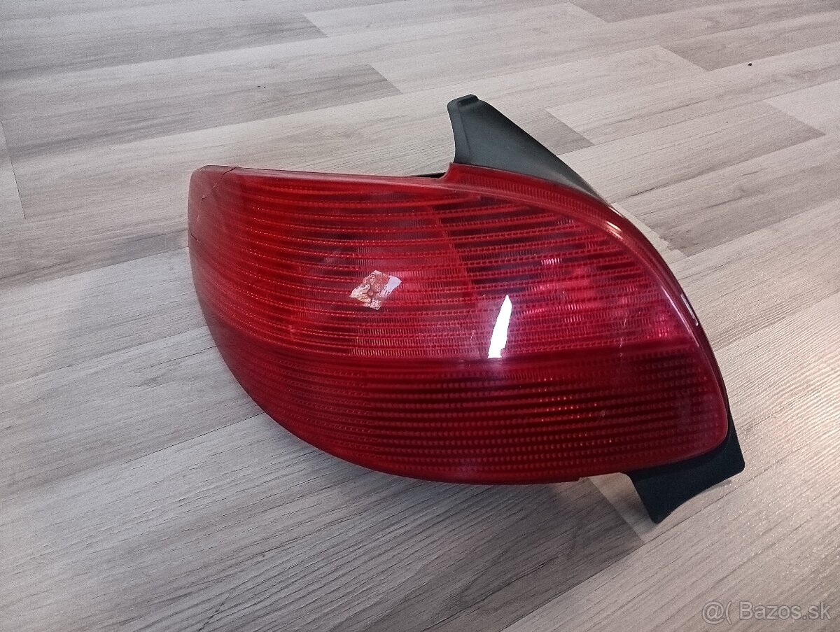 Zadne svetlo Peugeot 206 Lave