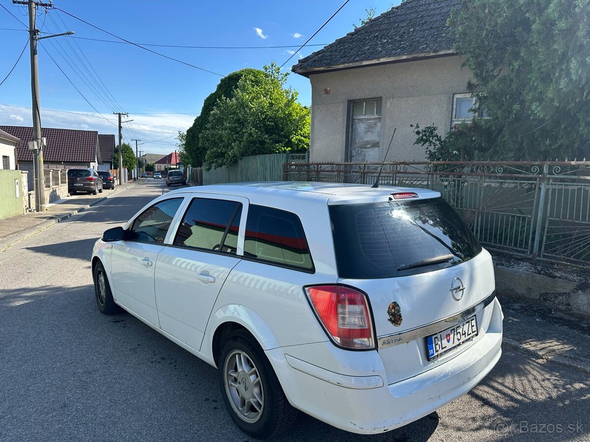 Predám Opel astra 2009 NOVÁ STK EK 2027