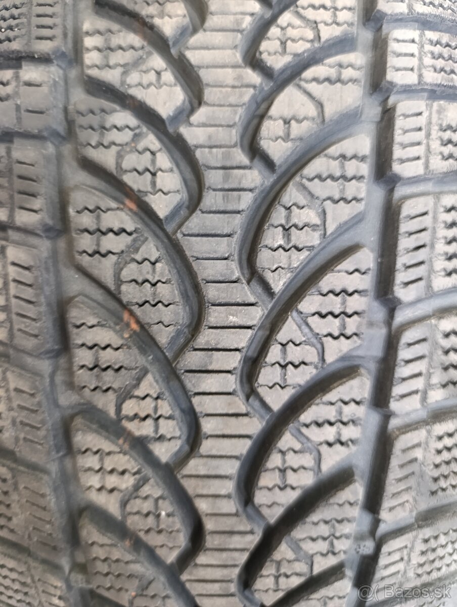 Bridgestone 205/60 r 16C zimné
