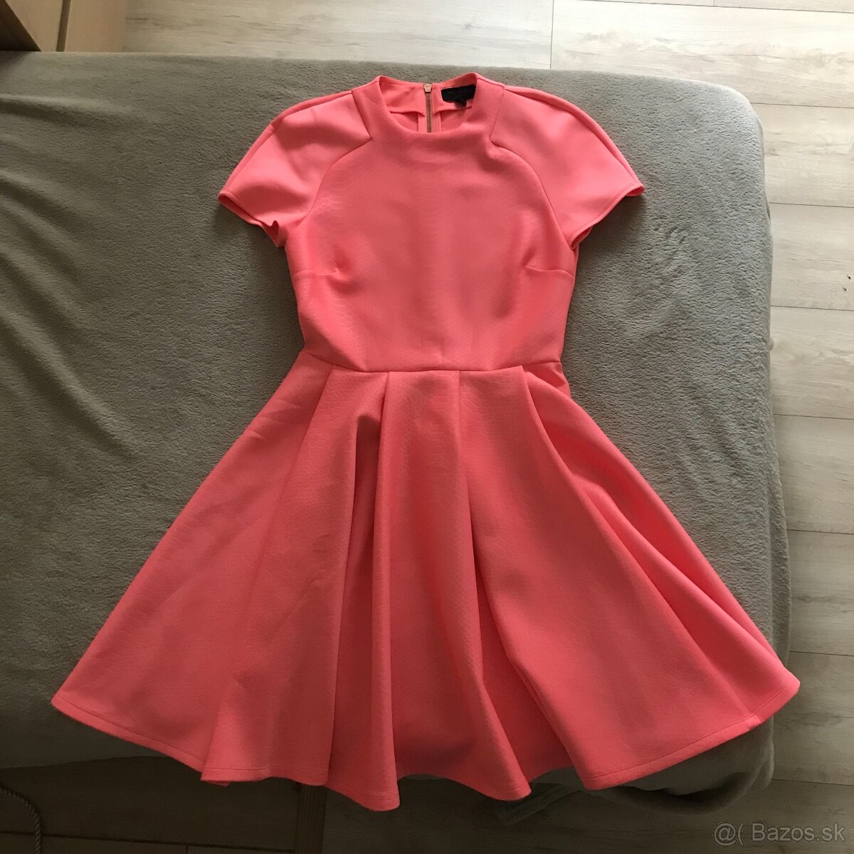 Koralovoruzove saty Ted Baker