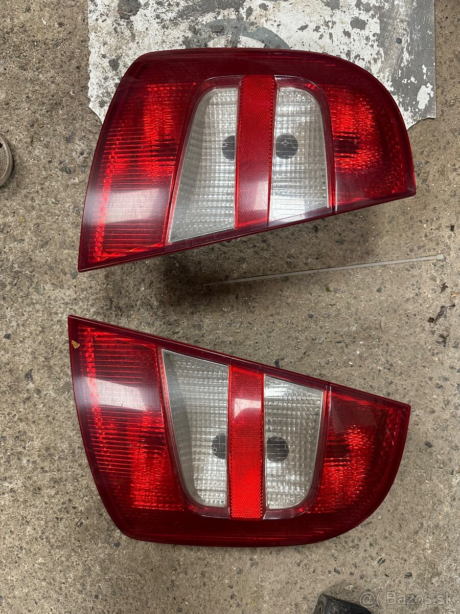 Škoda Fabia zadne svetla