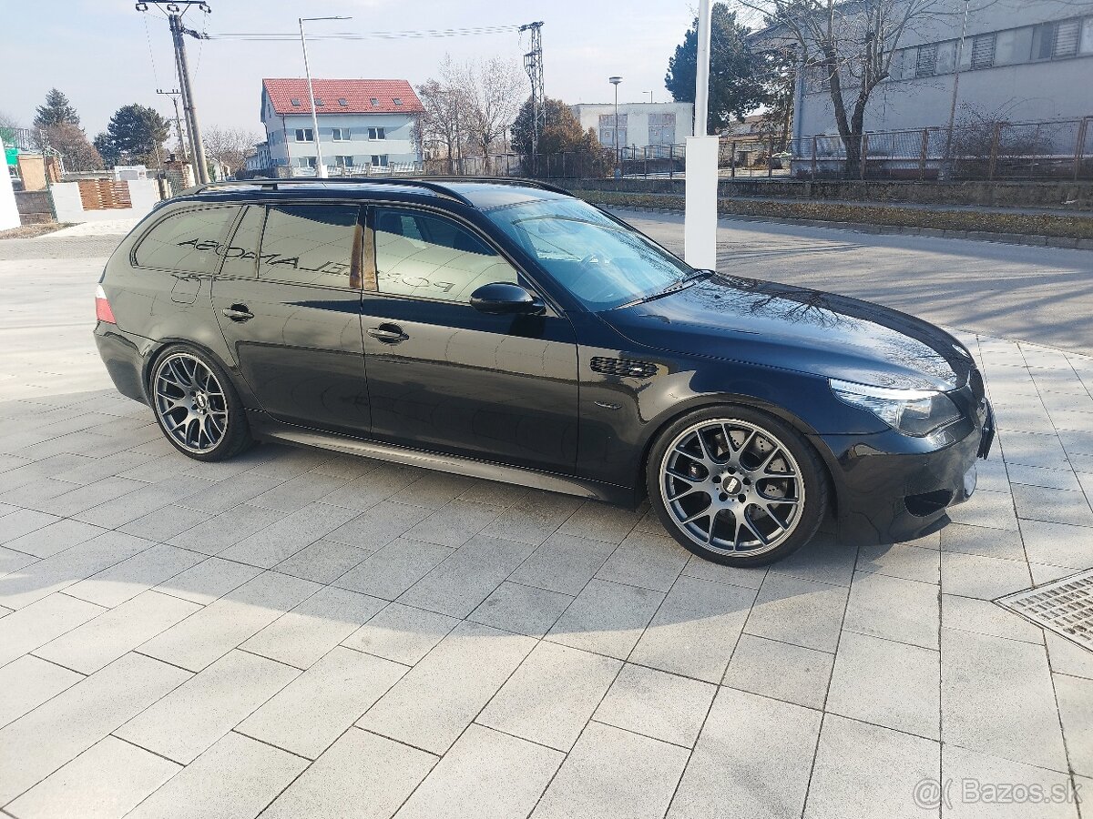Bmw E61 M5 v10