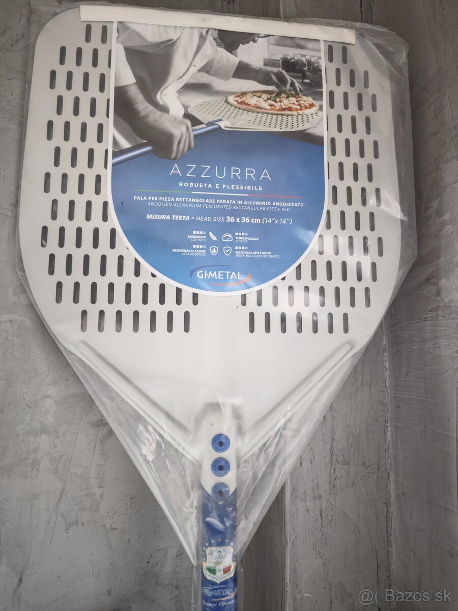 Perforovaná lopata na pizzu