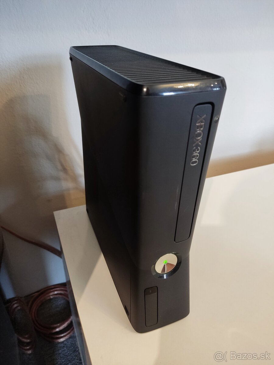 X-Box 360 Slim - 250GB s kinect