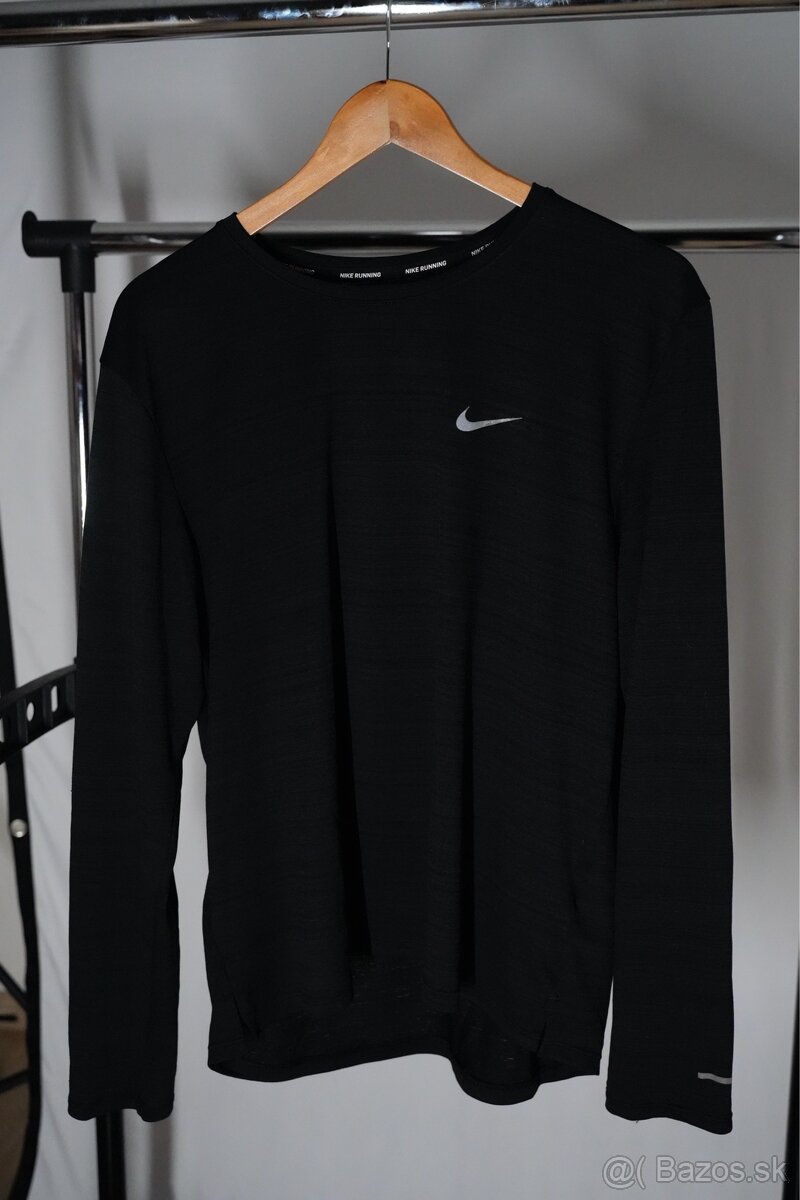 Nike Running – funkčné tričko s dlhým rukávom (čierne)
