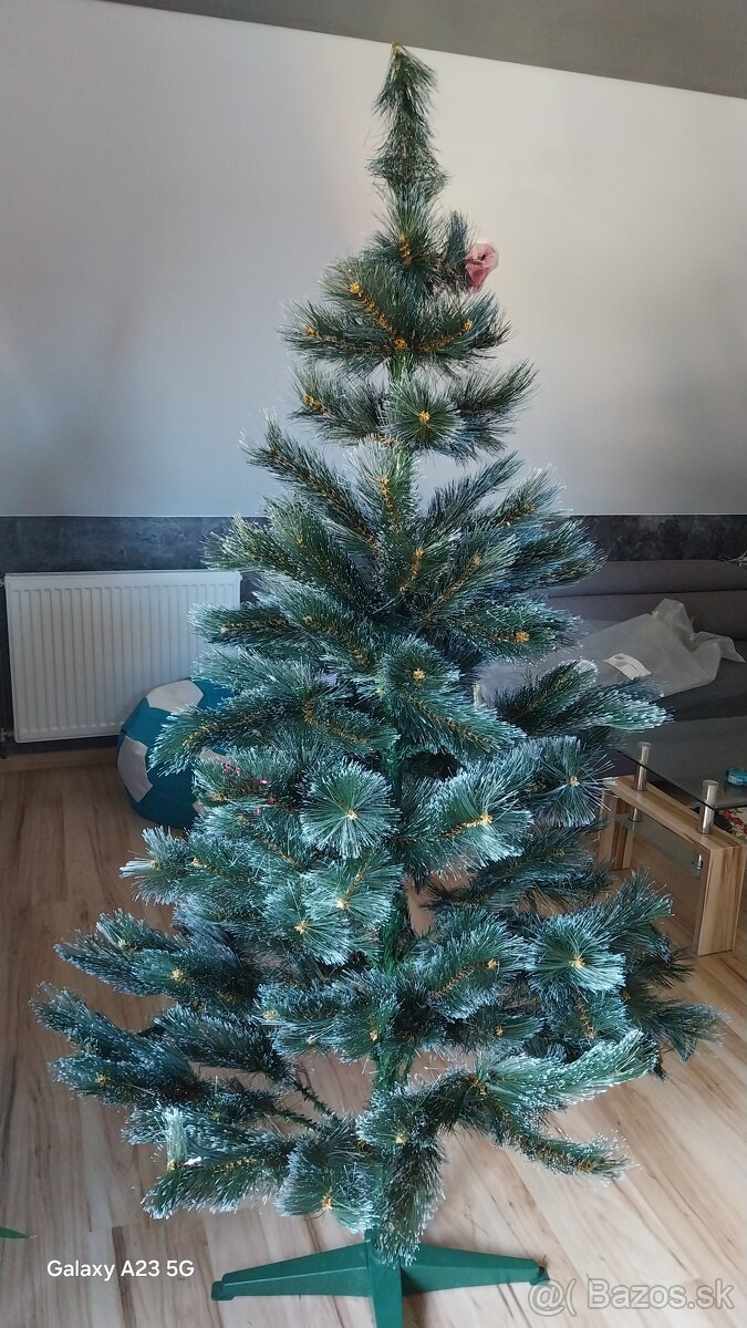 Vianocny stromcek borovica