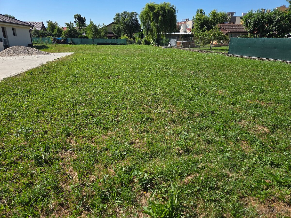 POSLEDNÉ DVA STAVEBNÉ POZEMKY V HRONSEKU OKR. BB 🏡