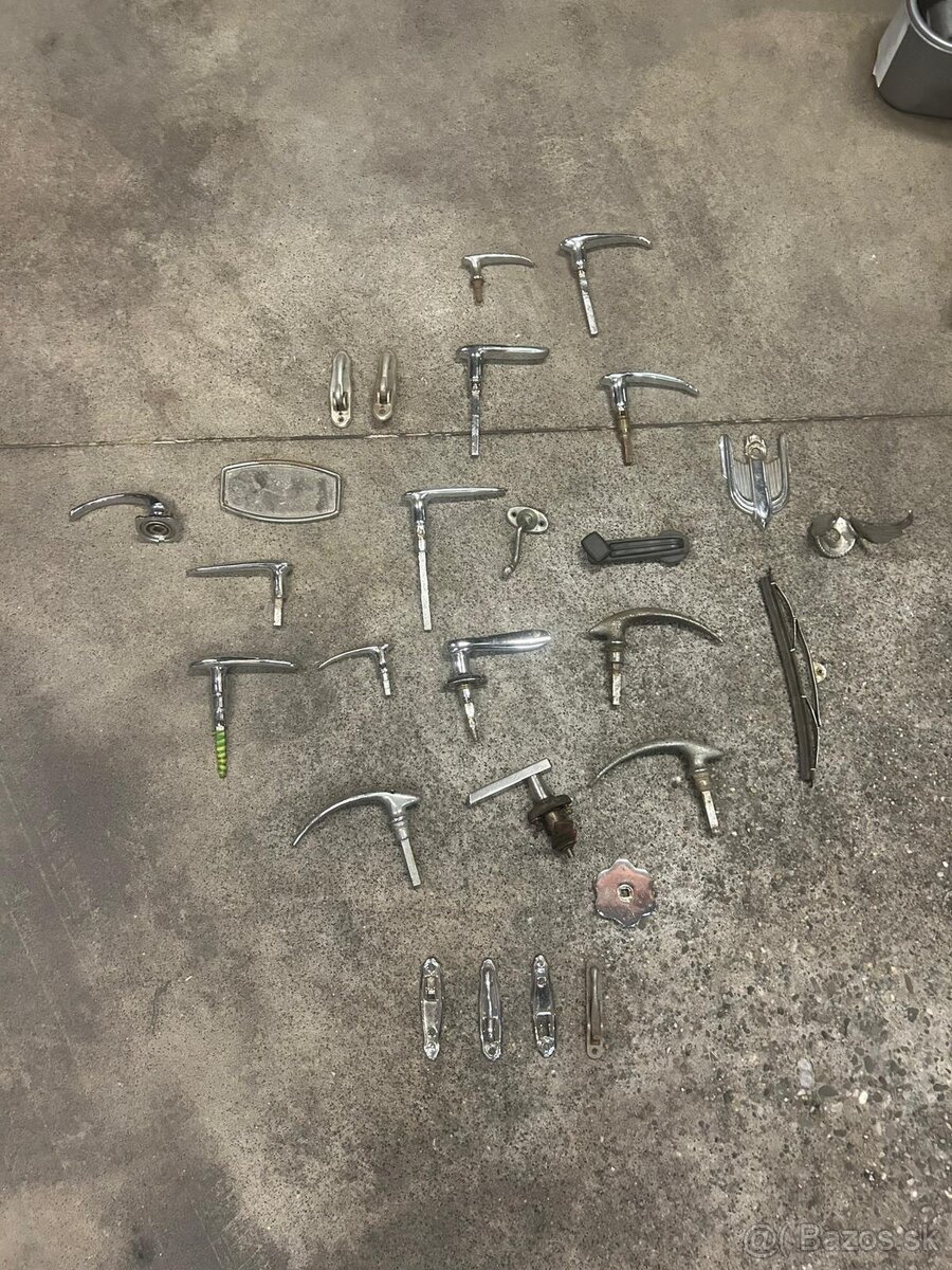 Klúčky, vešiak a doplnky na veterány ŠKODA