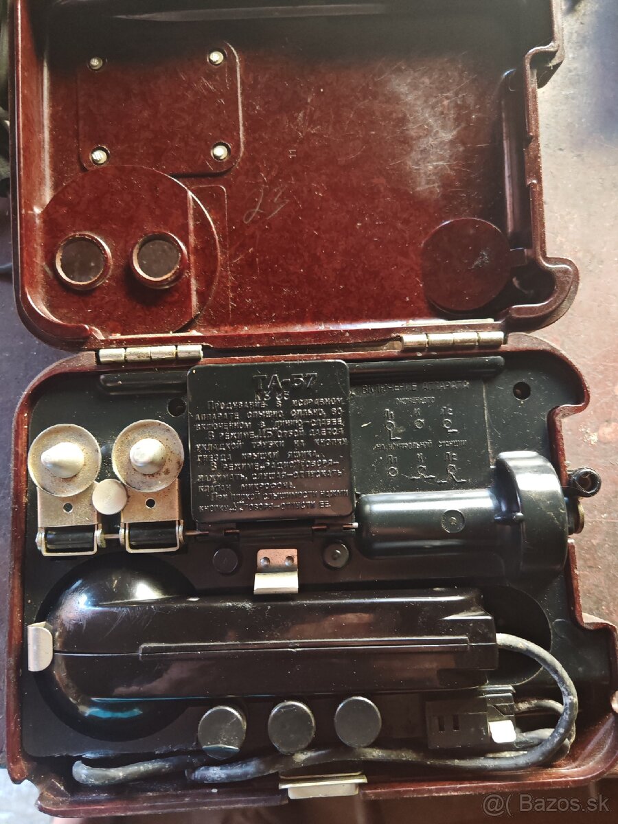 Vojenský poľný telefon