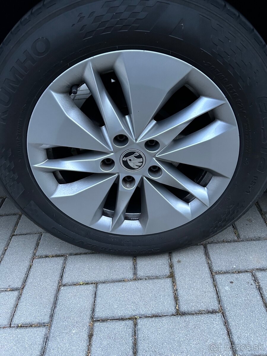 Skoda octavia 205/60/16 letne