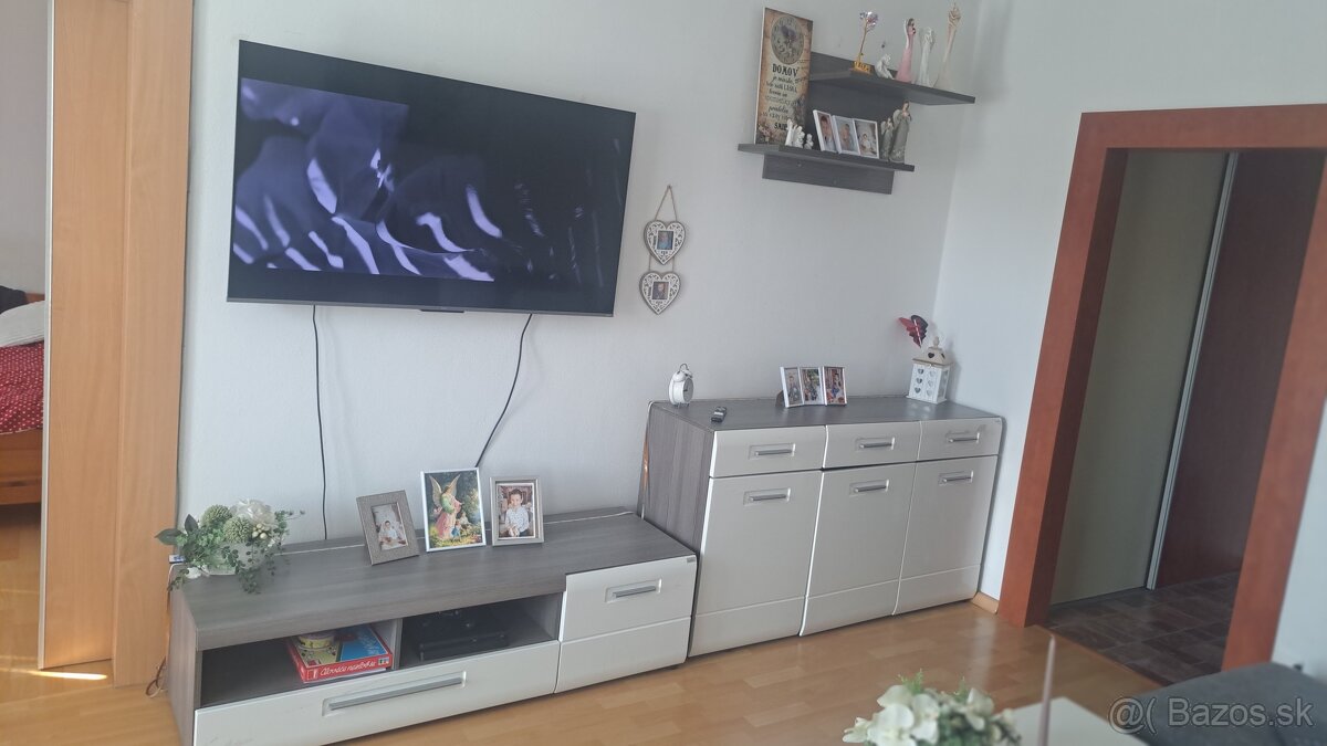 Obývacia cena zo stolíkom