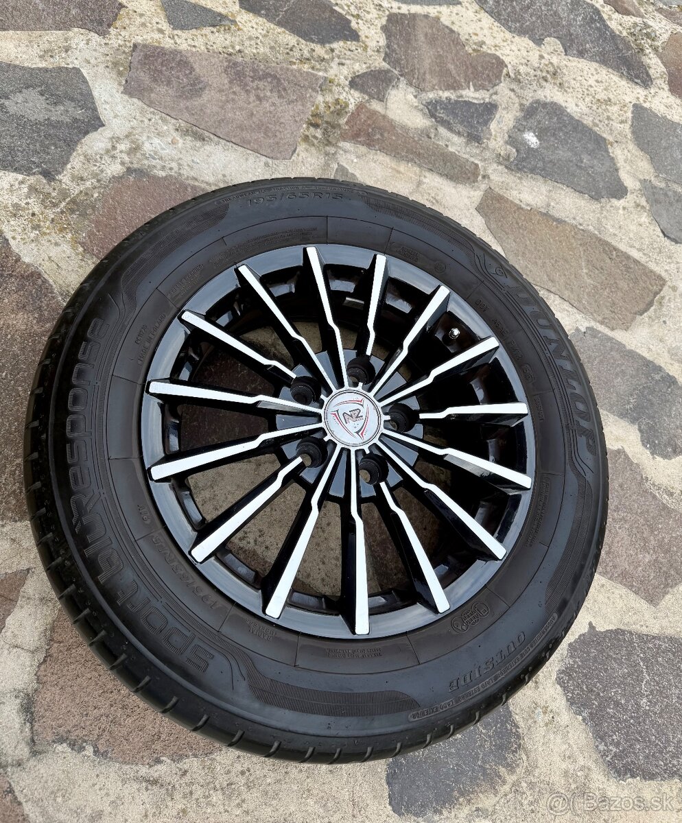 sadu hliníkových diskov s letnými pneu dunlop