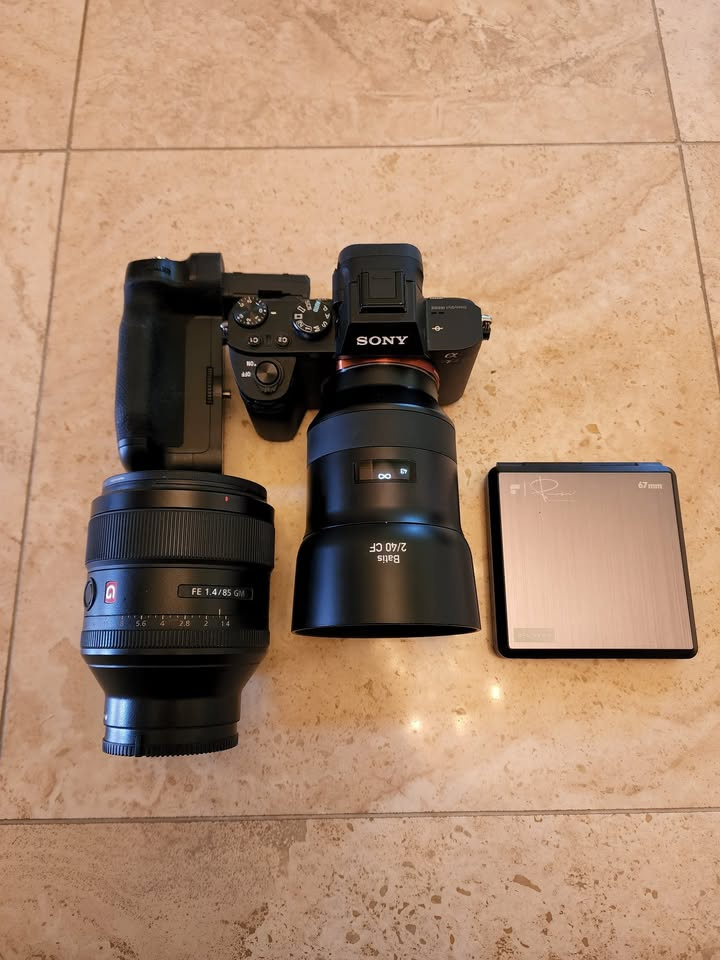 Sony A7ii + 85mm 1.4 G Master, 40mm 2.0 Batis