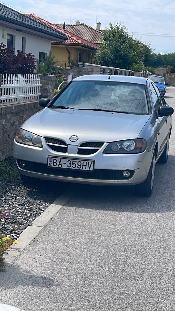 Nissan almera