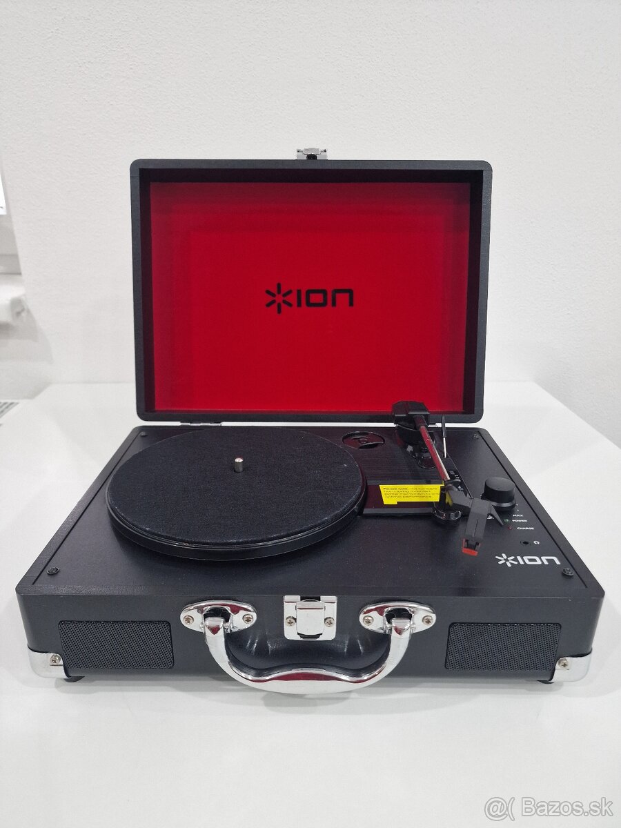Gramofón ION Vinyl Motion Black kufríkový