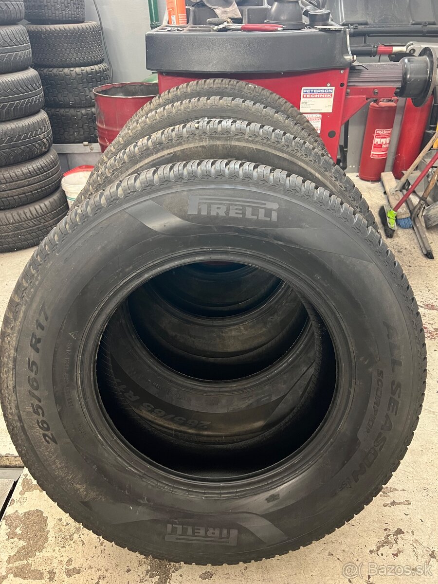 Pirelli All Season Scorpion 265/65/R17