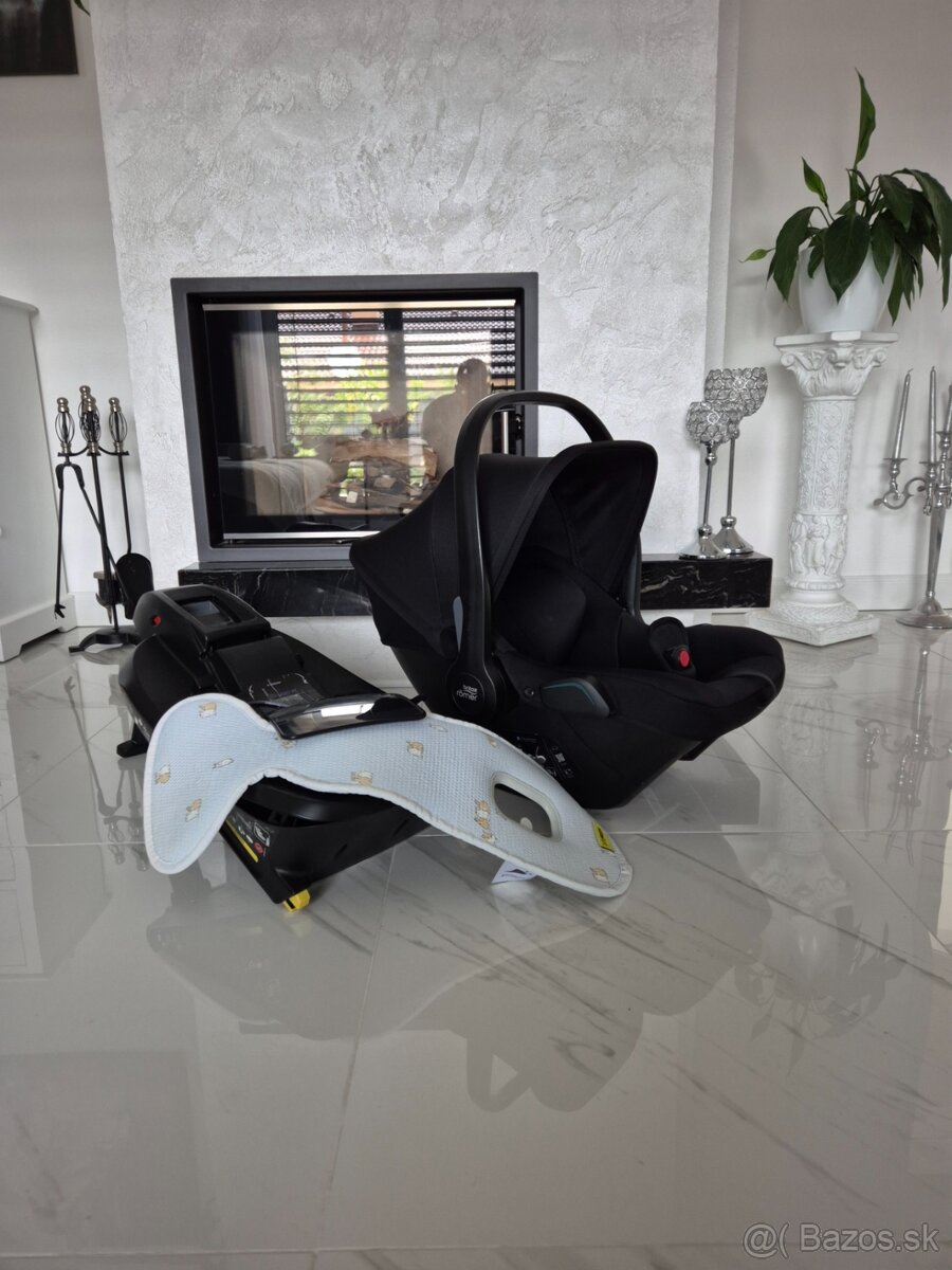 Predam autosedacku vajicko Britax Römer Baby-Safe Core