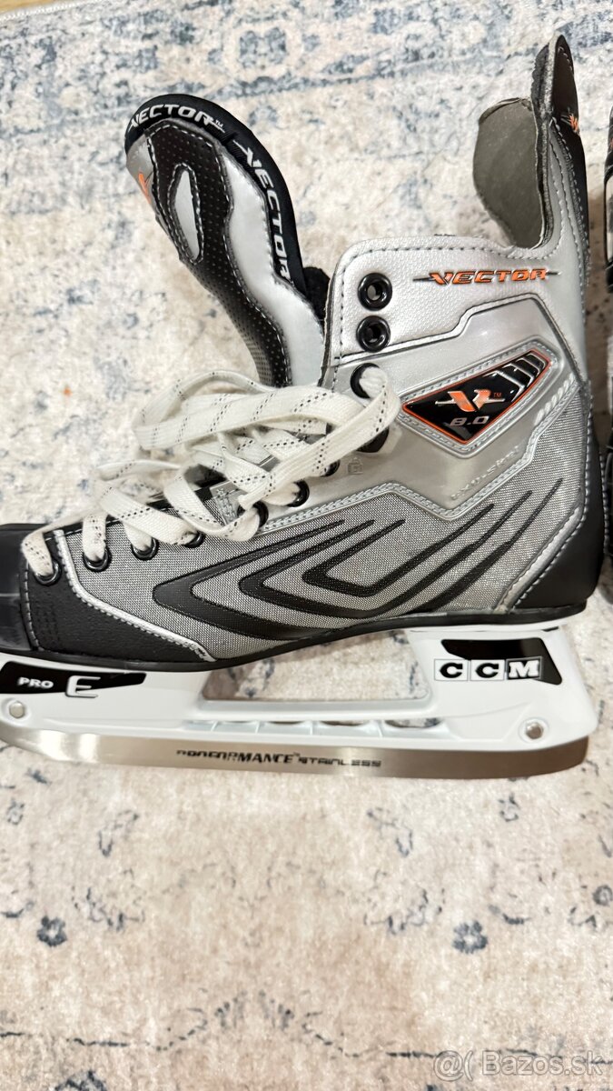 ✅ LEGENDÁRNE KORČULE - CCM VECTOR 8.0 - 7,5 D ✅