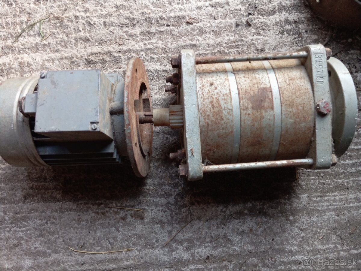 Elektromor s prevodovkou.