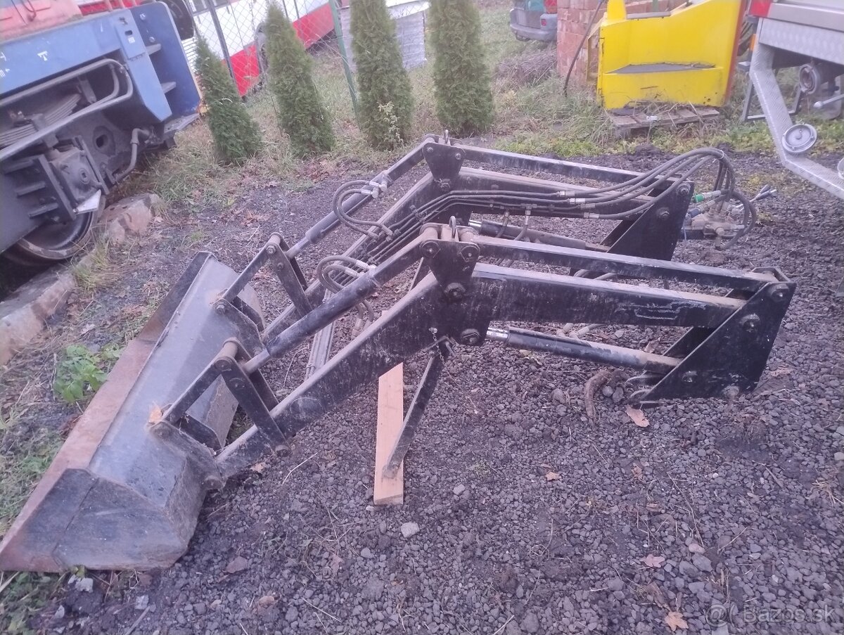 Nakladač České výroby na malotraktor