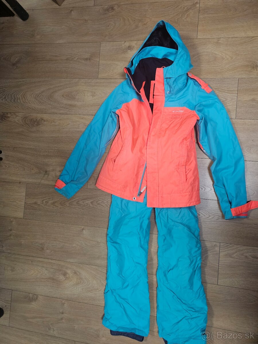 Lyžiarska (snowboardova) suprava na zimu zn. Oakley+ Protest