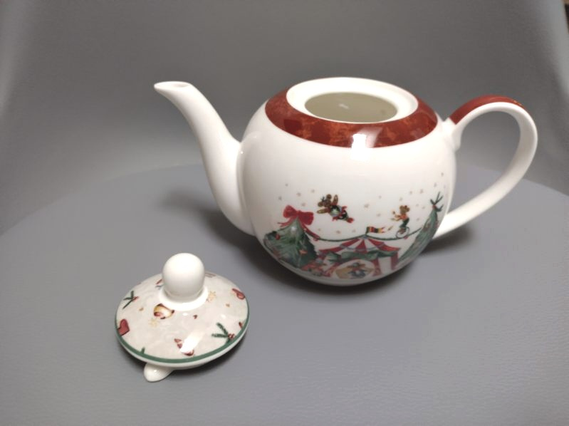 porcelanova vianocna kanvica s krabicou