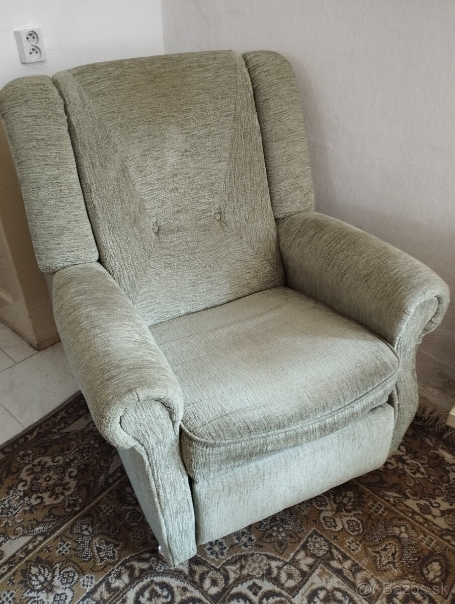 Polohovateľné kreslo