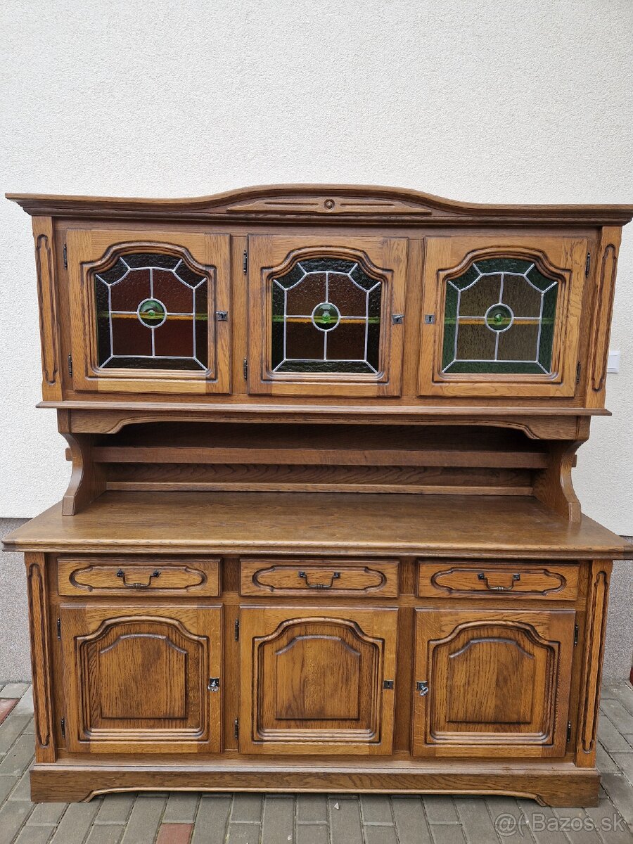 Kredenc, príborník