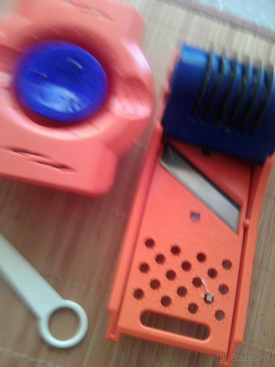 Predám struhák a krájač.