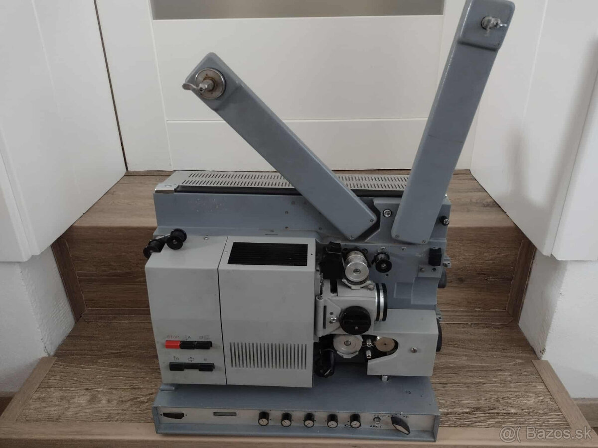 Predám premietačku