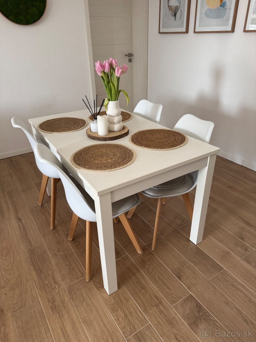 Predam jedálenský stôl so stoličkami